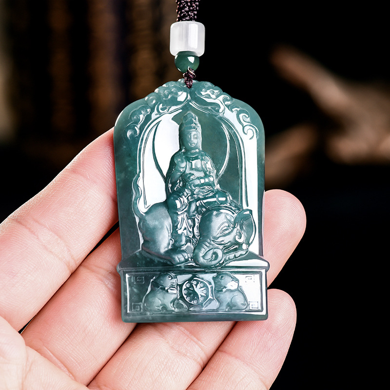 Jewelry & Watches Store - Collana con Ciondolo Guanyin in Giadeite