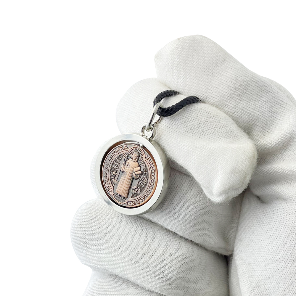 Nuova Collana con Medaglia di  - Jewelry & Watches Store recensione e prezzo