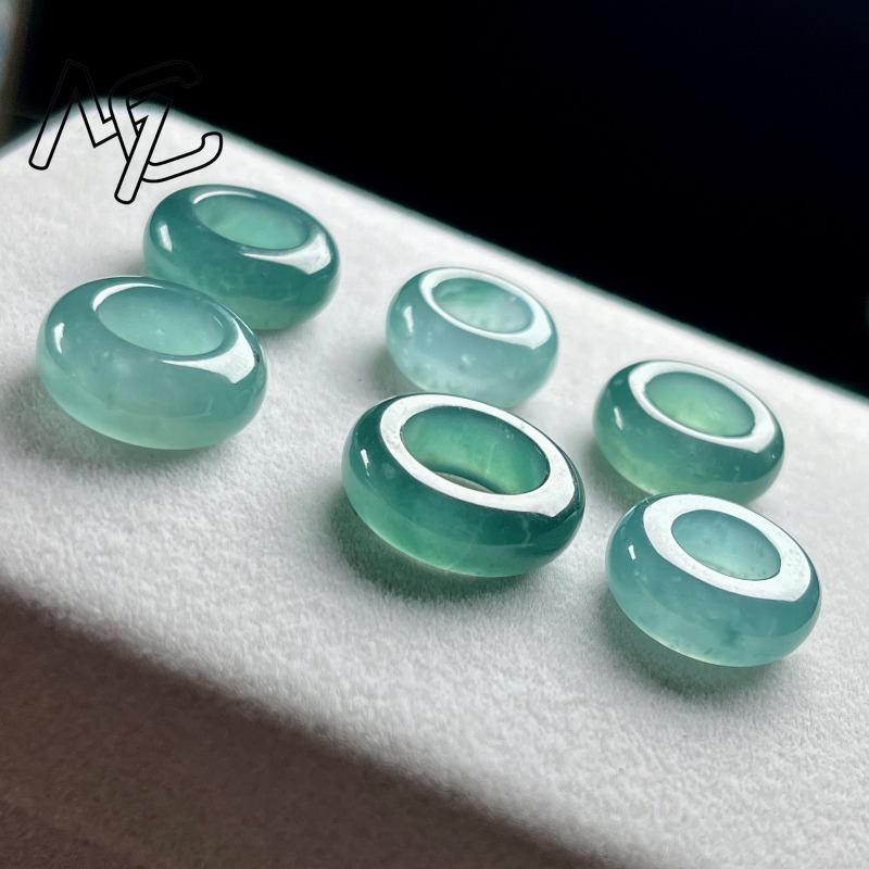 Anello con Ciondolo Smeraldo N - Jewelry & Watches Store recensione e prezzo