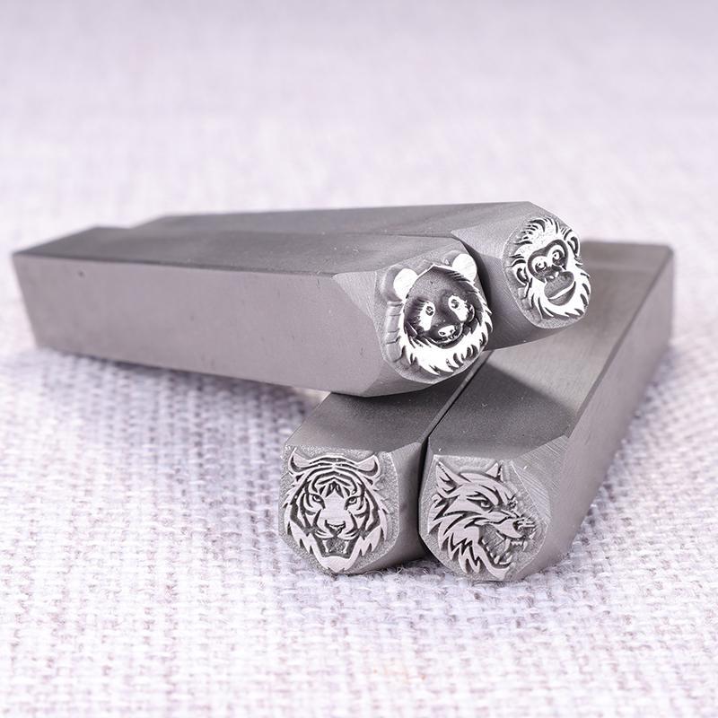 Punzoni in acciaio a forma di  - Wolf Jewelry & Watches Tampa recensione e prezzo